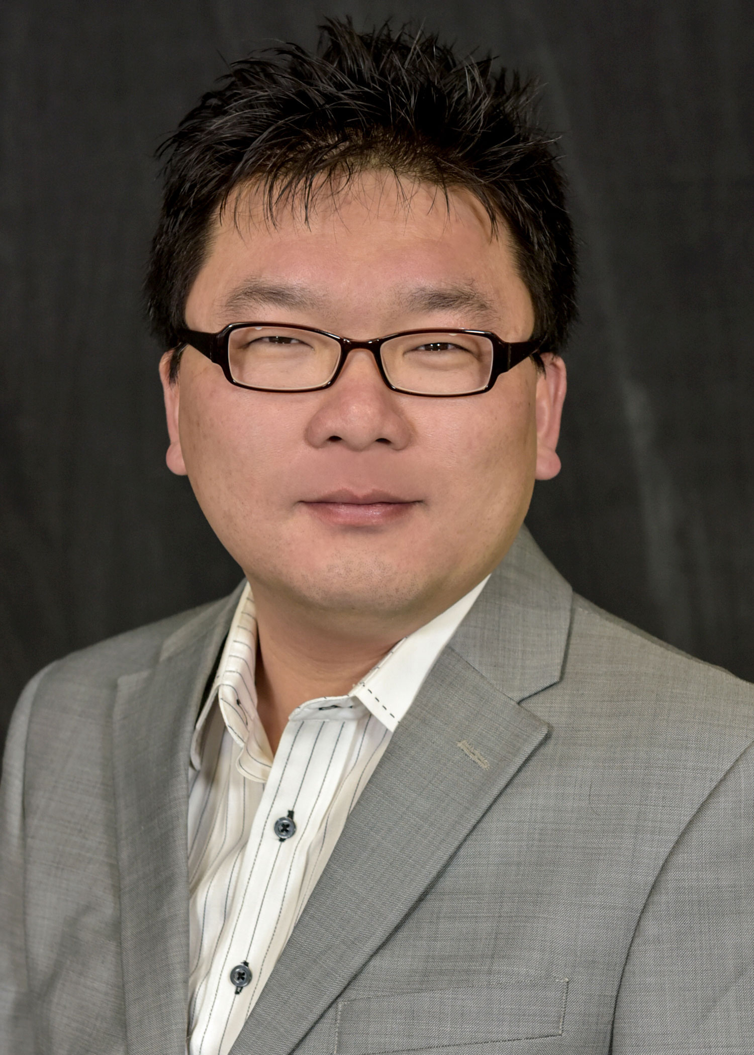 Headshot of Dr. Youngbin Kim