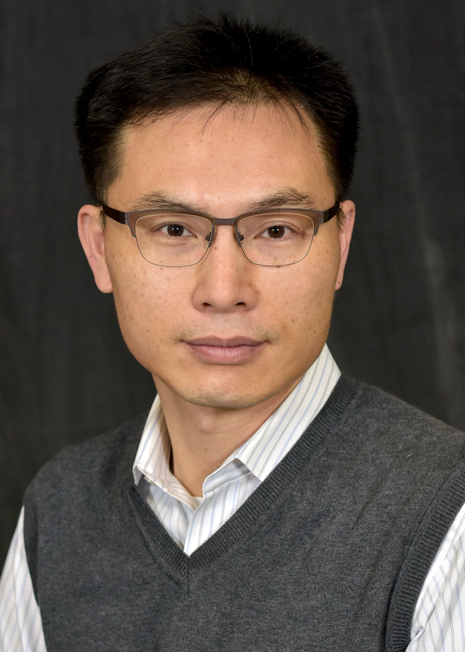 Headshot of Dr. Tom Yoon