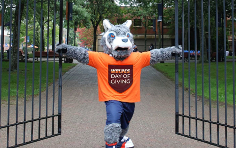 Wolf mascot at Gates